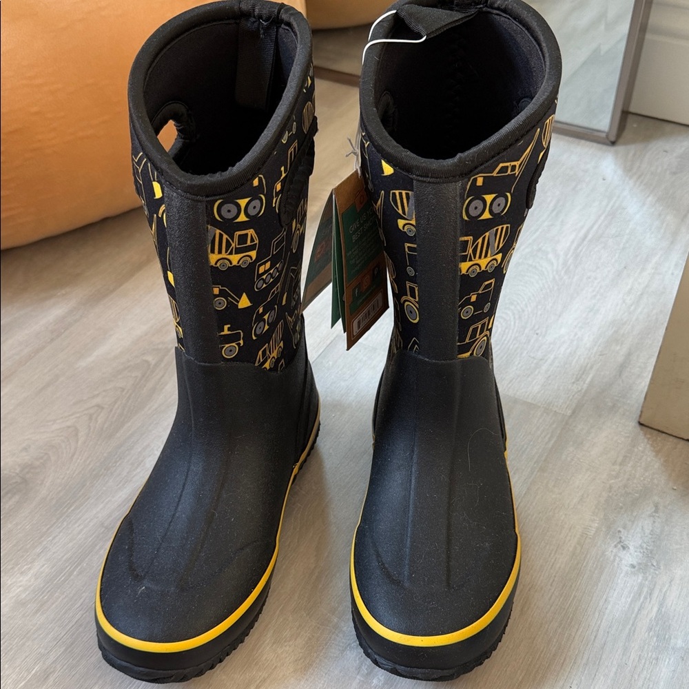 NWT LONE CONE mud boots size 3